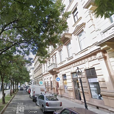 Alice Apartment - Andrassy Street Budapest Eksteriør billede